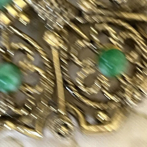 Vintage Open Work Green Faux Stone Gold tone ‎ Ornate  Pin Brooch - Picture 8 of 9